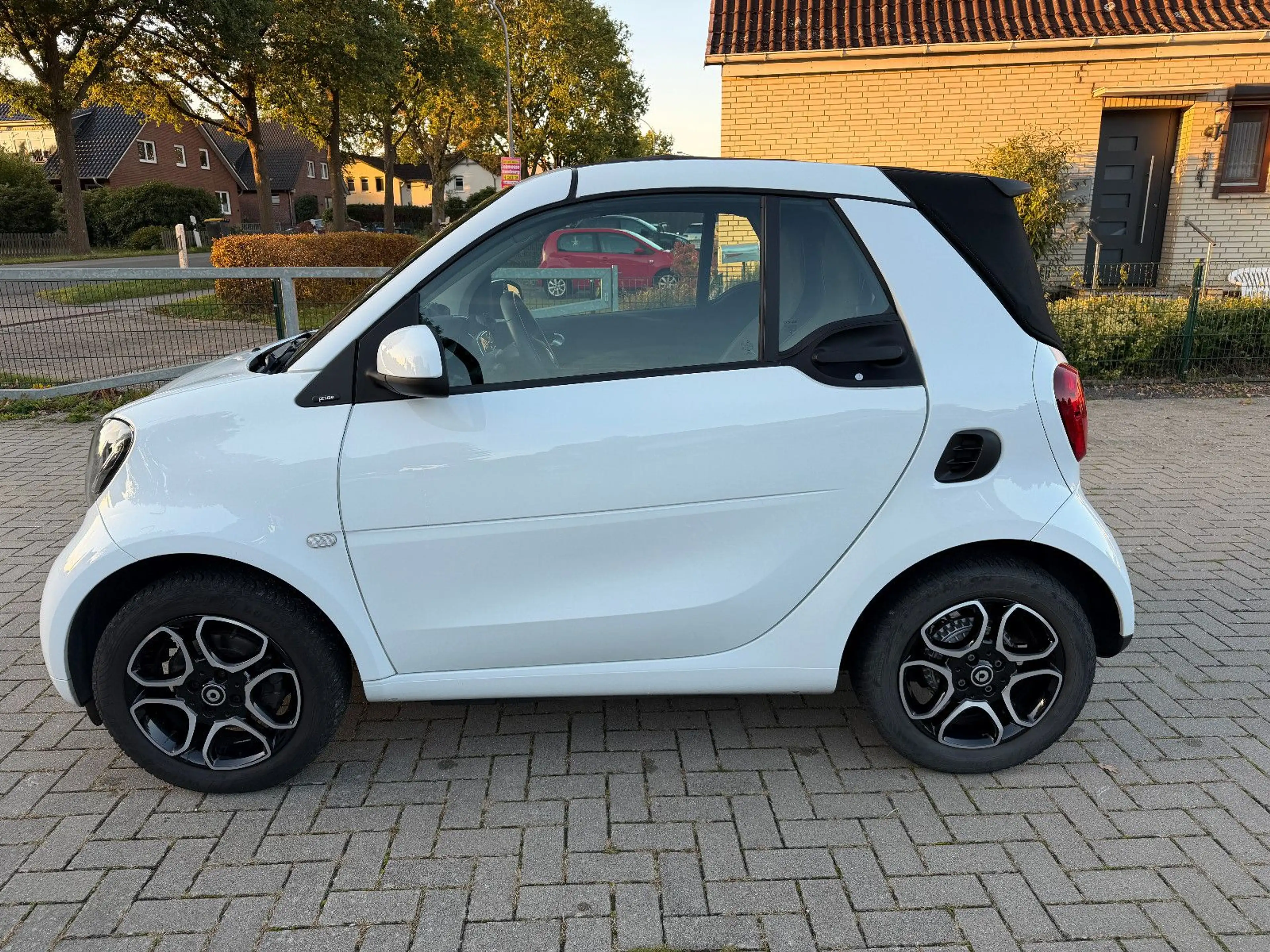 smart forTwo cabrio Prime LED-90PS-CAR PLAY-S.HEIZ-ALU — photo 4