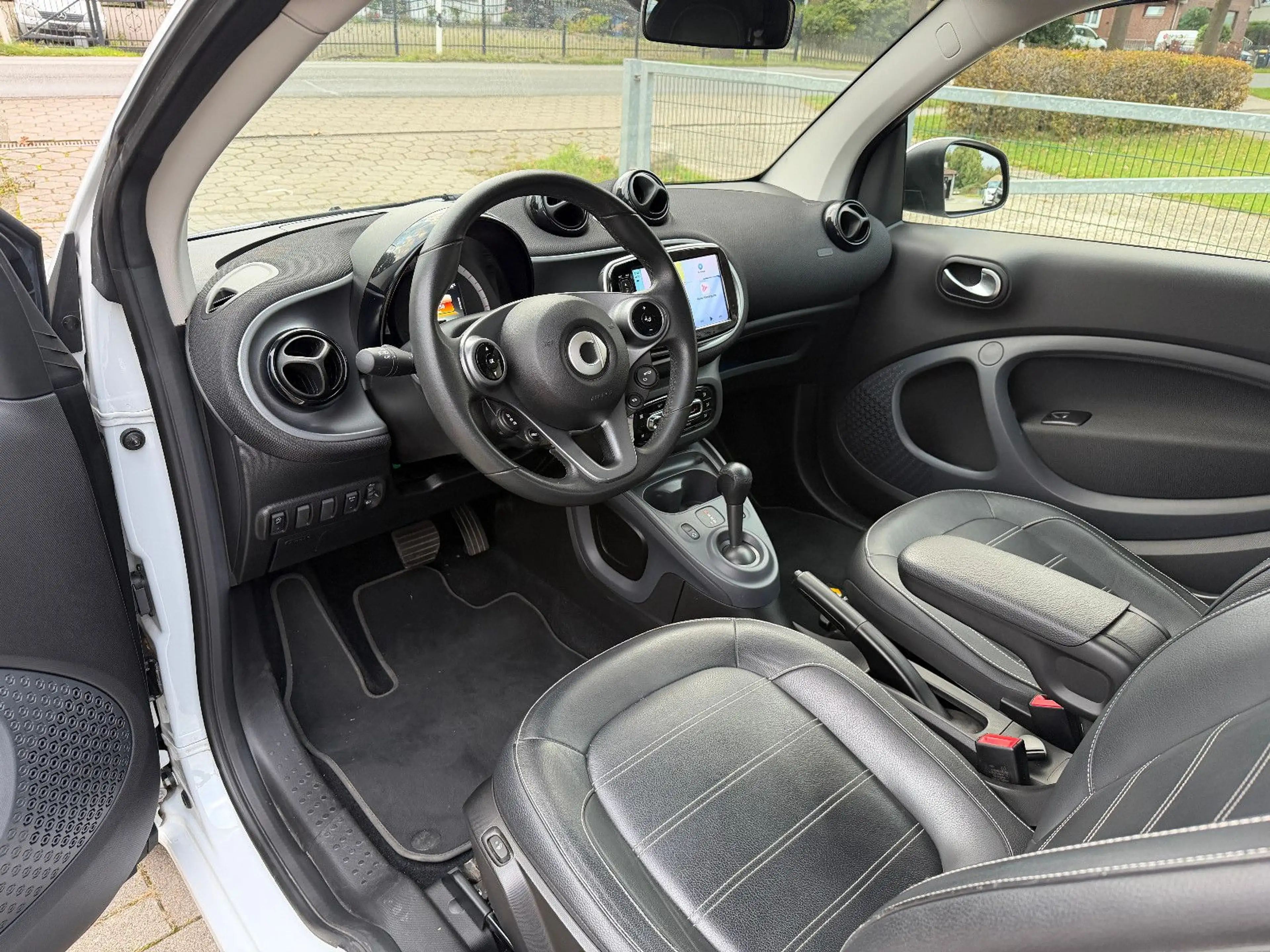 smart forTwo cabrio Prime LED-90PS-CAR PLAY-S.HEIZ-ALU — photo 10