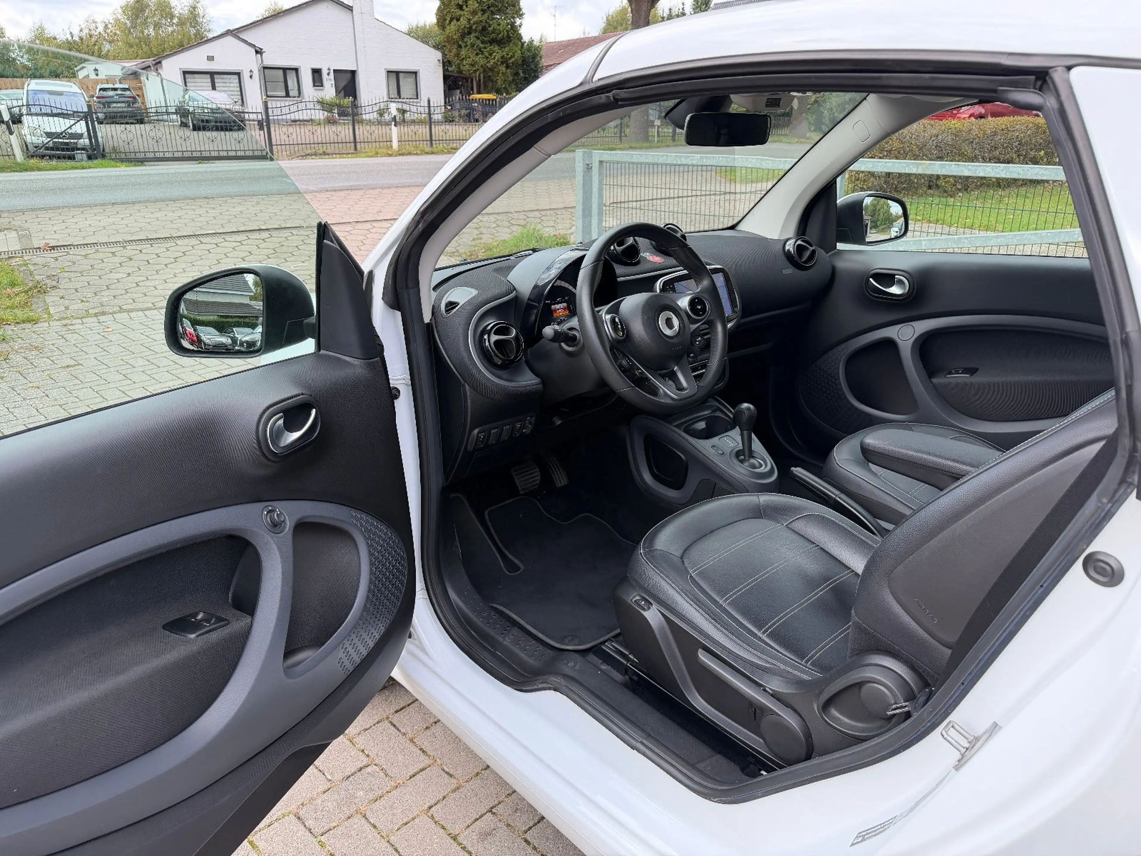 smart forTwo cabrio Prime LED-90PS-CAR PLAY-S.HEIZ-ALU — photo 9