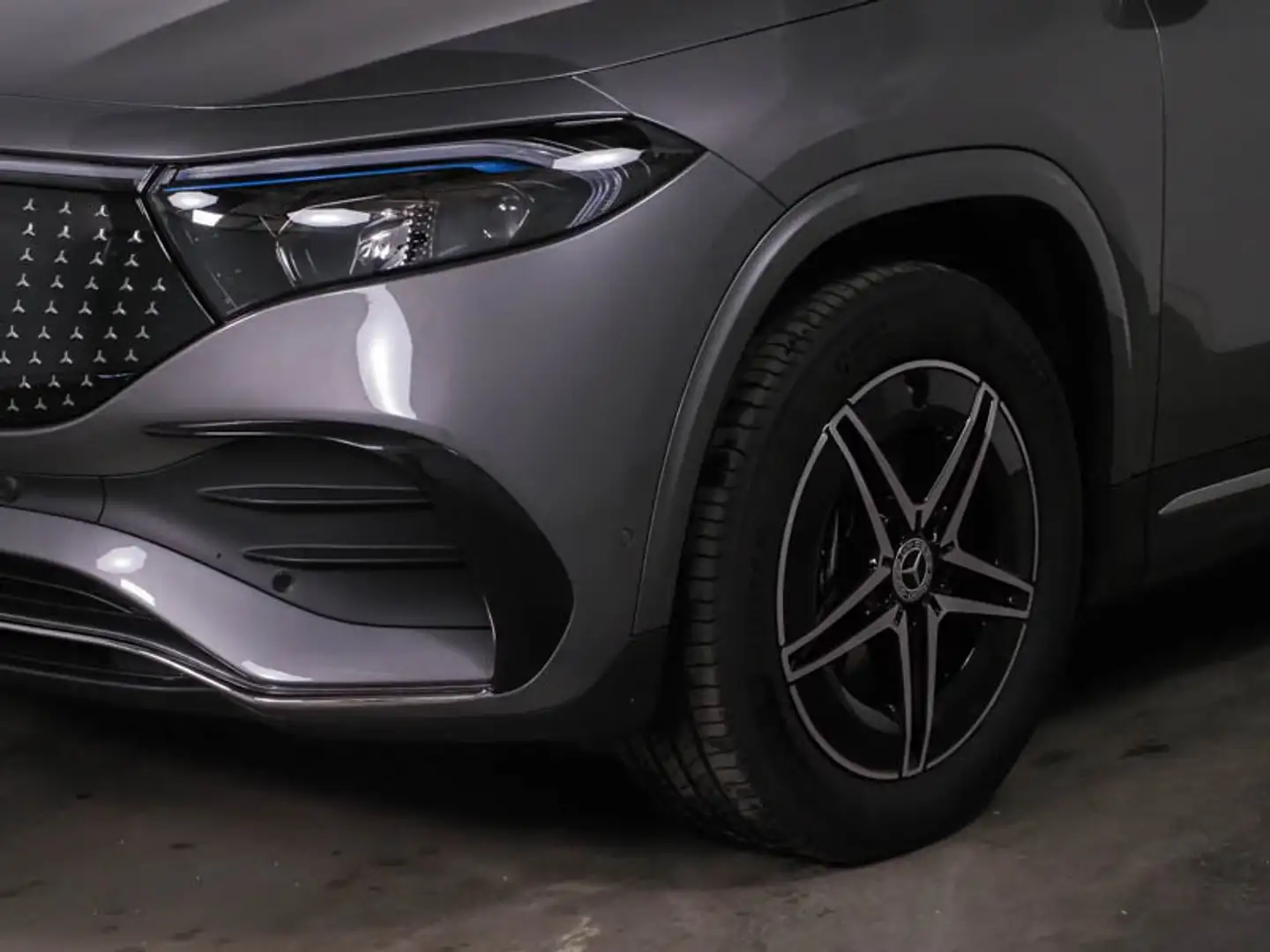 Mercedes-Benz EQA 300 EQA 300 4M AMG+VOR.-DISTRO+KAM+LENKHZ+MEMO+AMBI Grau - 2
