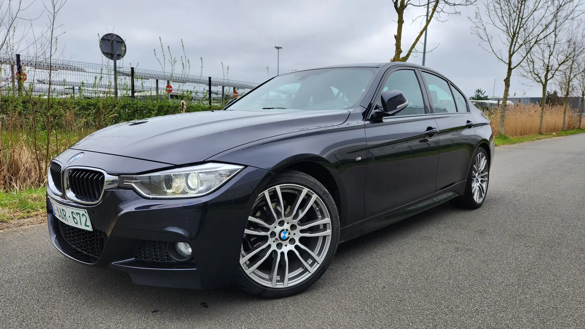 BMW 318 d * M Sport pack * 05/2014 * 19 inch * 157 dkm Negro - 1