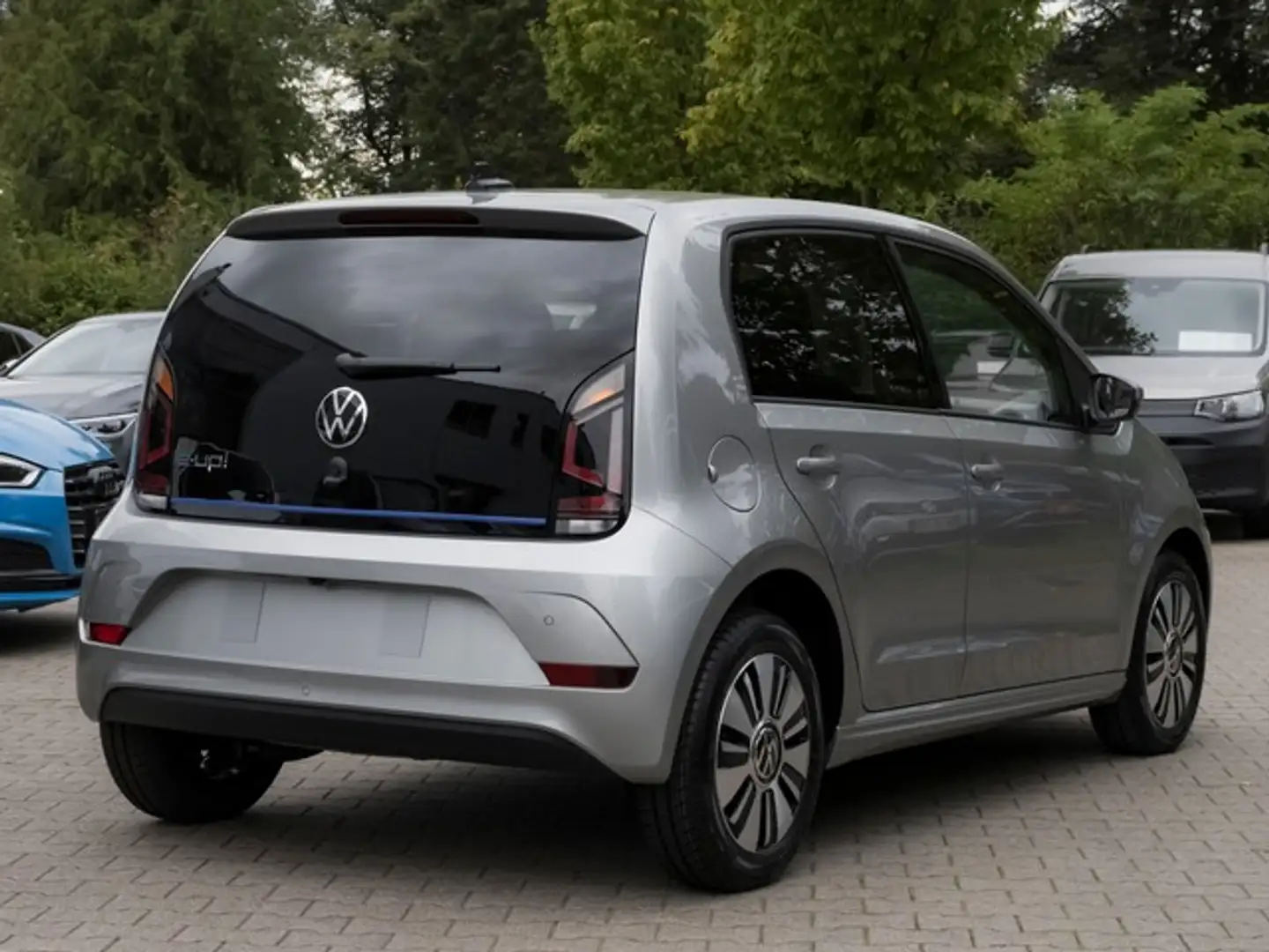 Volkswagen e-up! 61 kW (83 PS) 32,3 kWh 1-Gang-Automatik Edition siva - 2