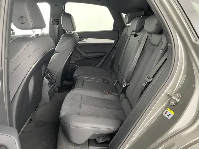 Audi Q5 view 11