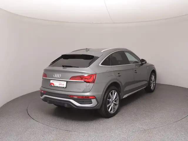 Audi Q5 view 4