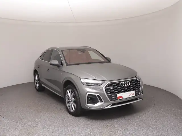 Audi Q5 view 2