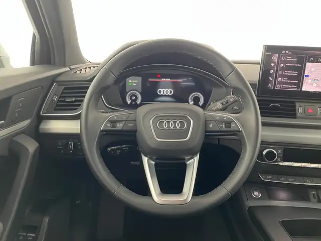 Audi Q5 view 12