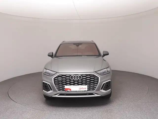 Audi Q5 view 3
