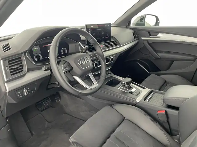 Audi Q5 view 8