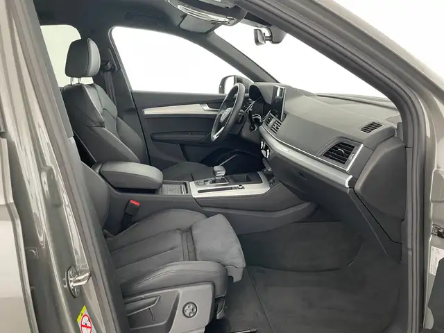 Audi Q5 view 10