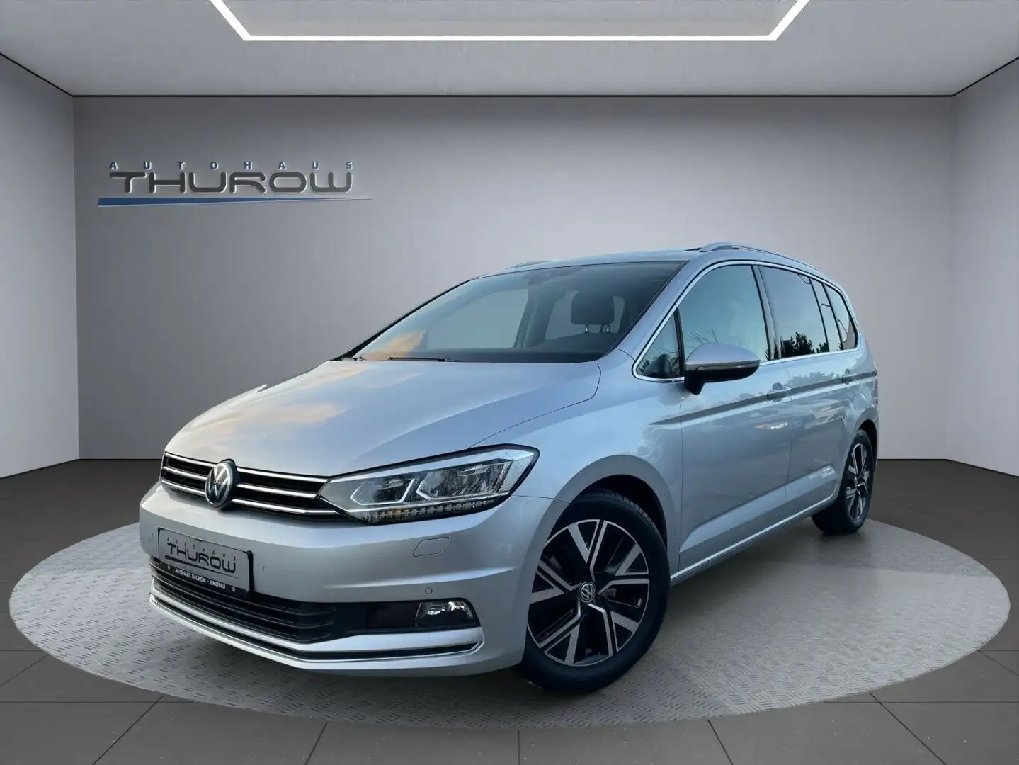 Volkswagen Touran Highline DSG AZV Panoramadach Plateado - 1