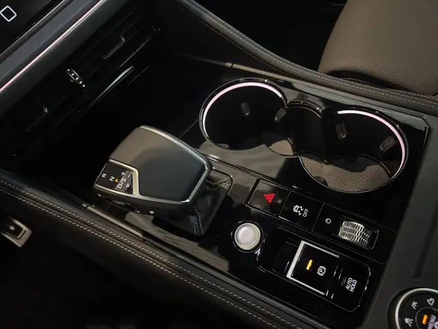 Volkswagen Touareg view 11