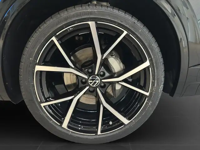 Volkswagen Touareg view 7