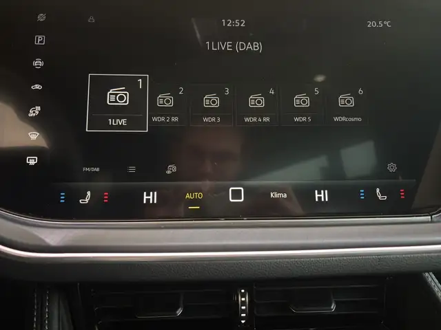 Volkswagen Touareg view 14