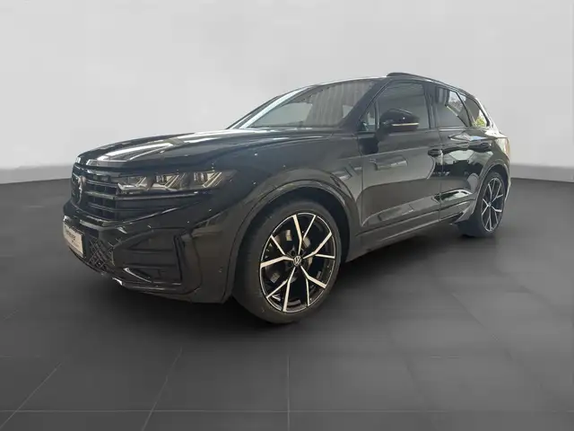 Volkswagen Touareg view 2
