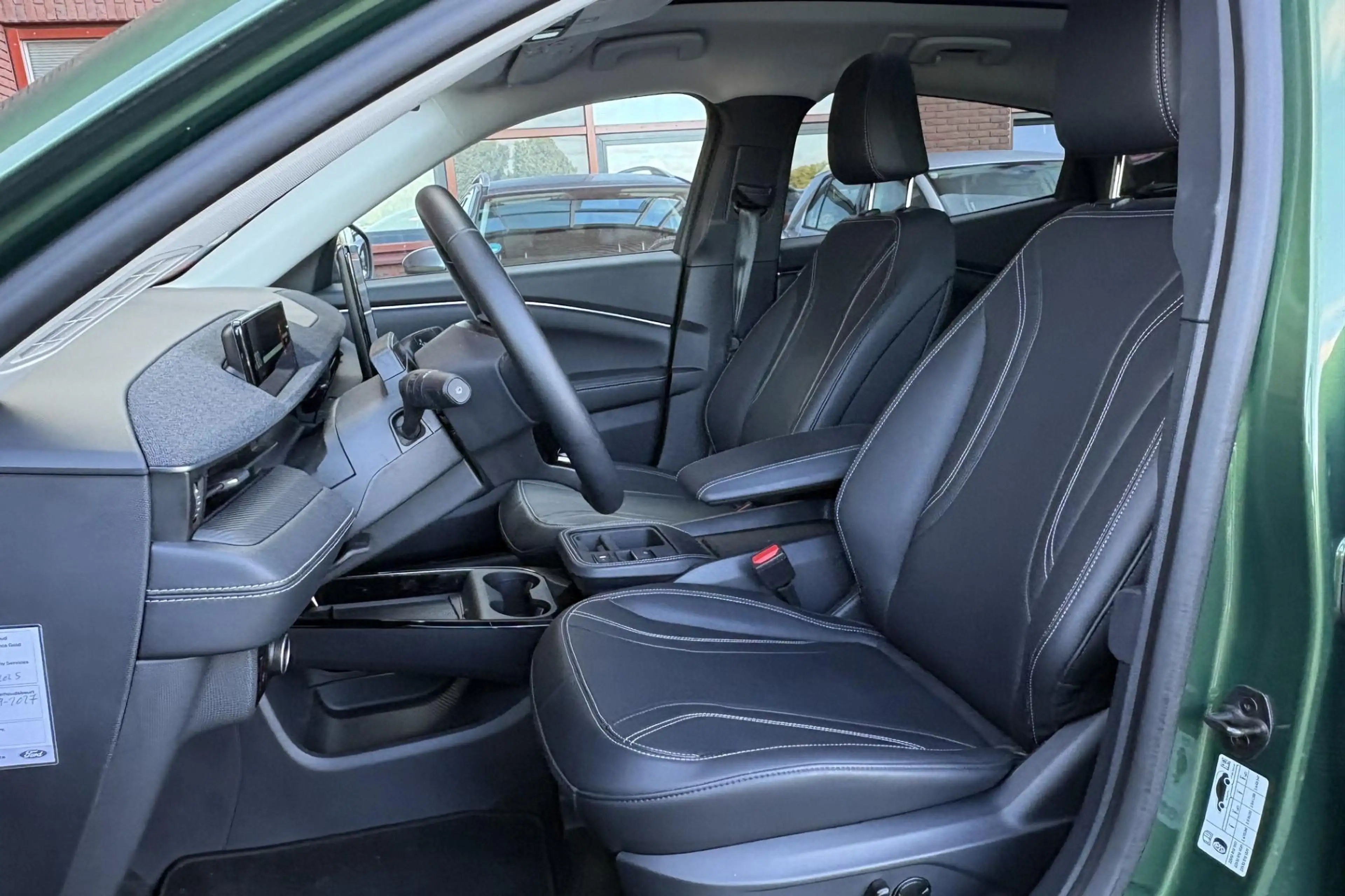 Ford Mustang Mach-E Standard RWD 73 kWh | Technology Pack+ | Panoramad — photo 15
