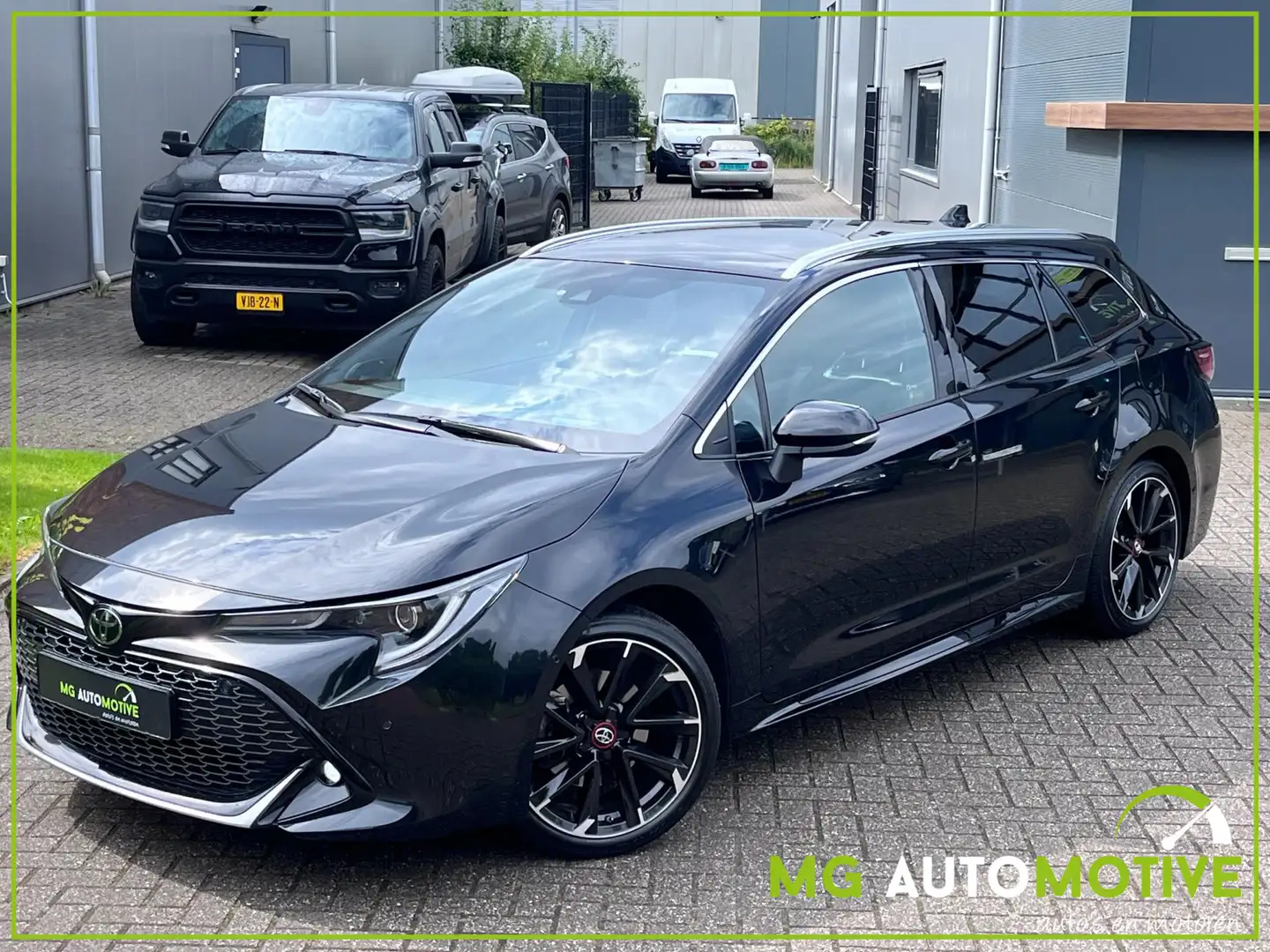 Toyota Corolla Touring Sports 2.0 Hybrid GR-Sport Plus | HUD | Pa Zwart - 2
