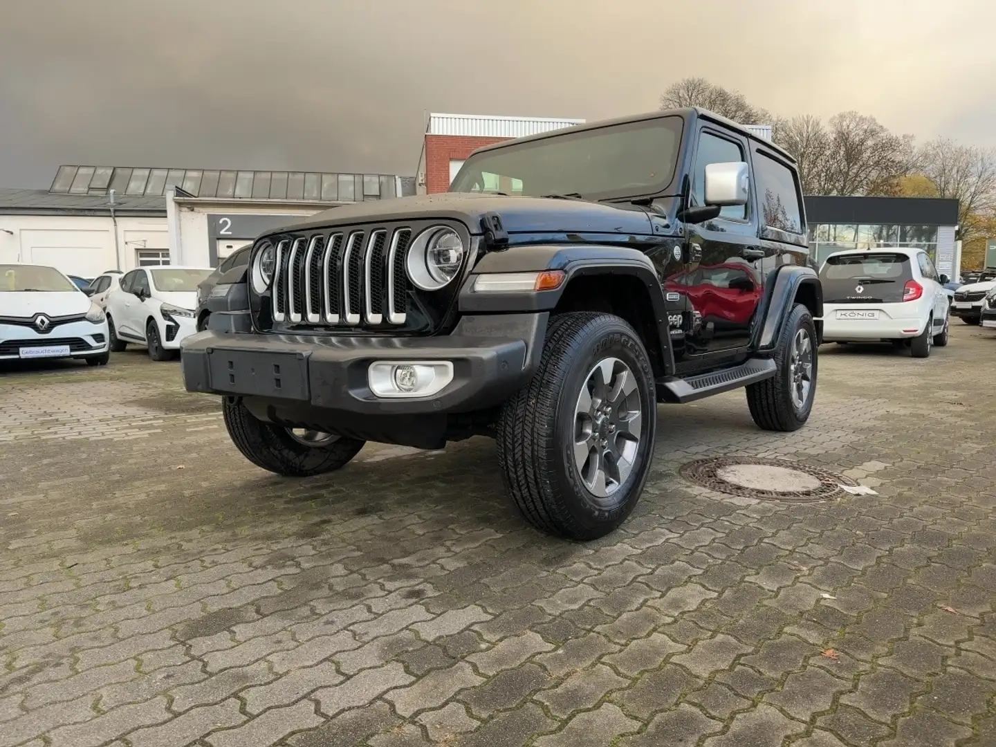 Jeep Wrangler MY21 Sahara 2.0l T-GDI 4x4 270PS Schwarz - 1