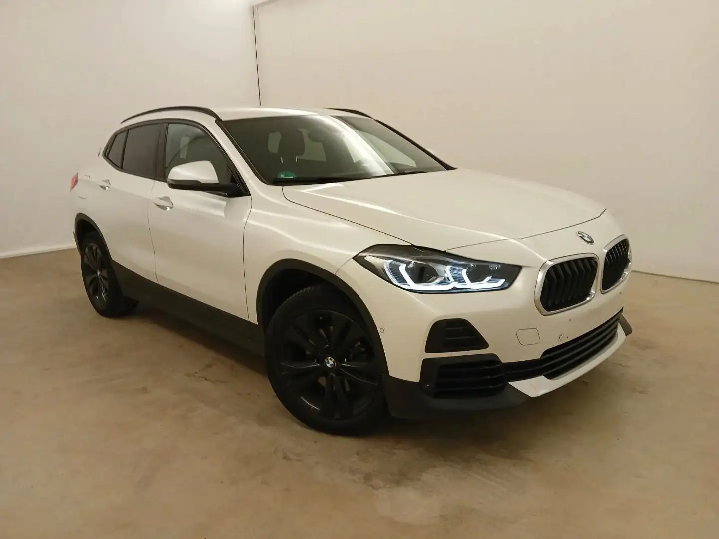 BMW X2 sDrive 18 d Advantage /LED /KAMERA / AHK /1HA Weiß - 2