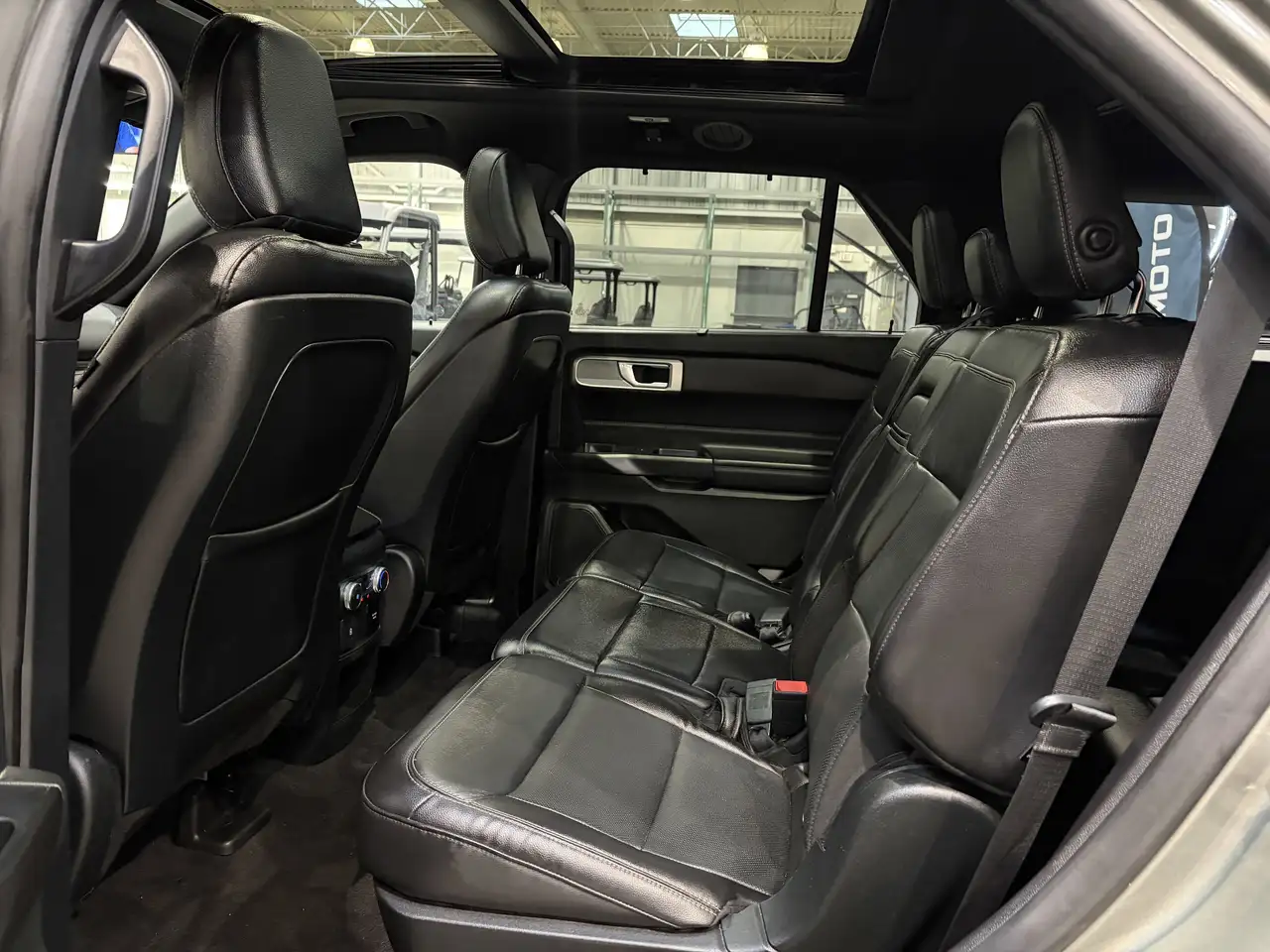 Ford Explorer снимка Ford Explorer
