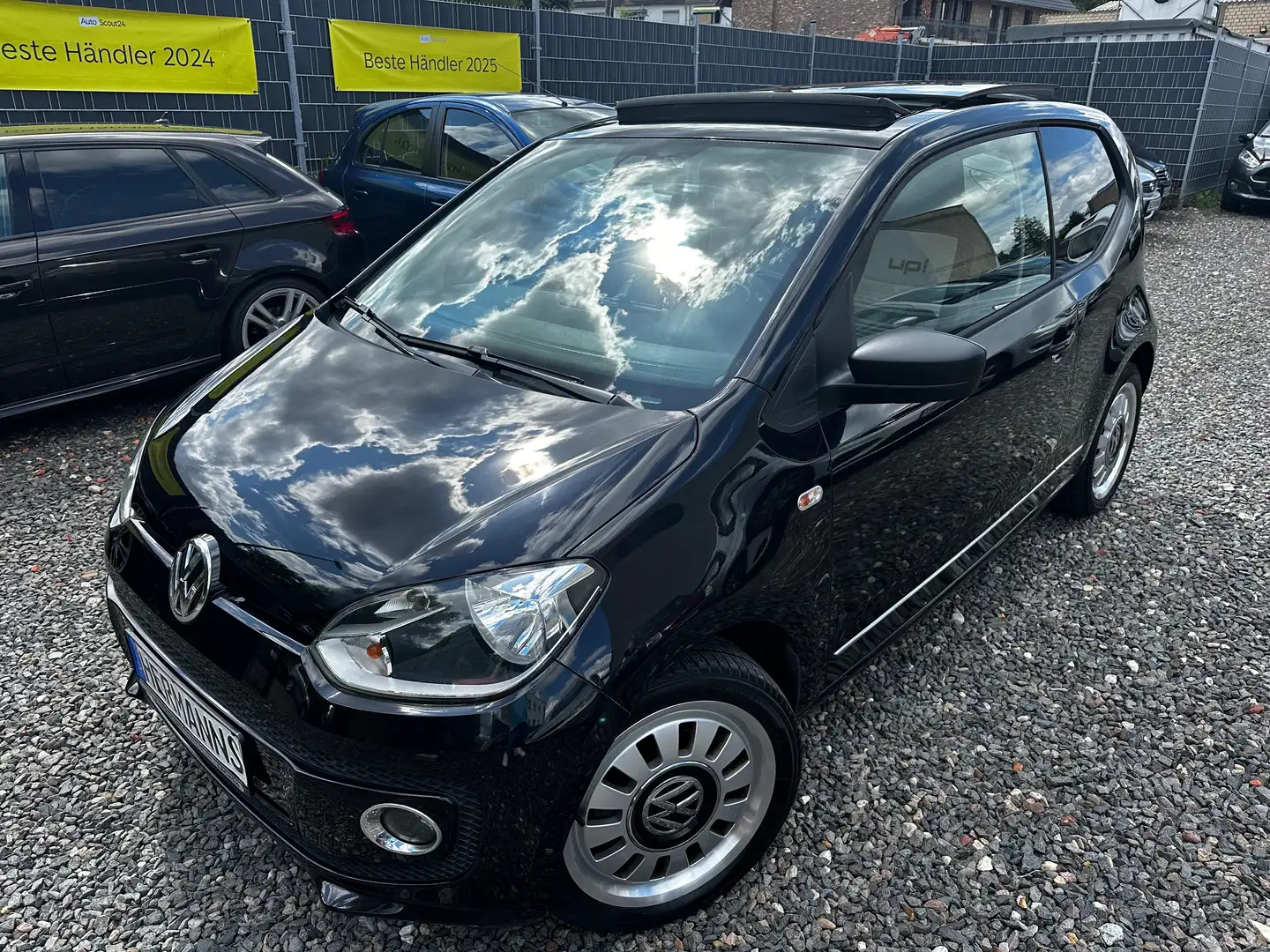 Volkswagen up! black up! *NAVIGATIONSSYSTEM / PANORAMADACH* Schwarz - 1
