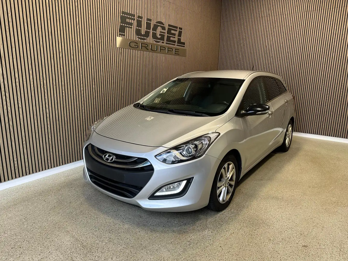 Hyundai i30 1.6 CRDi FIFA World Cup Edition Navi|Pano|RFK Plateado - 2