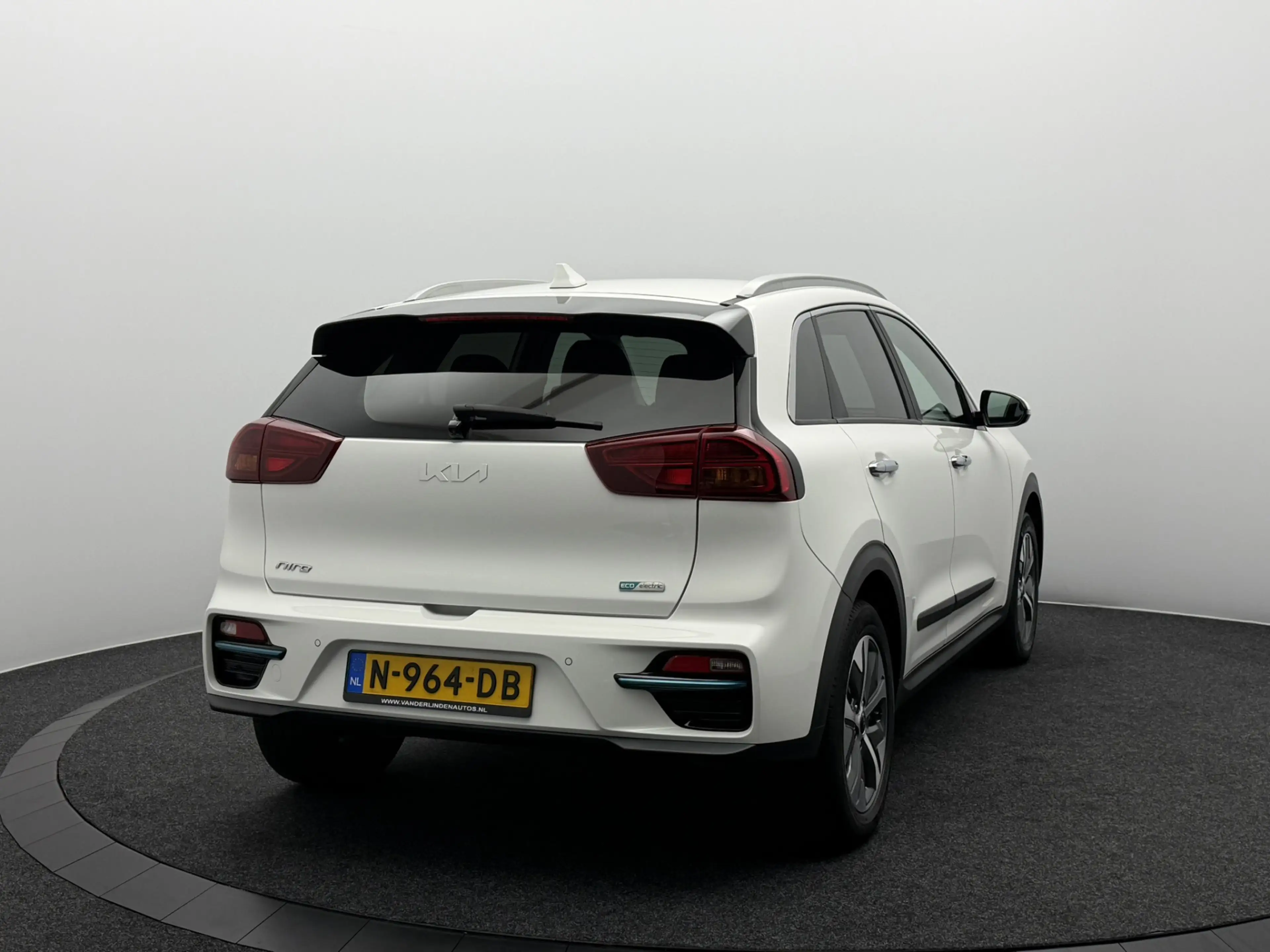 Kia e-Niro Edition 64 kWh SOH 93,8% | Camera | Stoel/Stuurver — photo 8