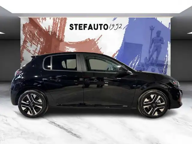Peugeot 208 view 2