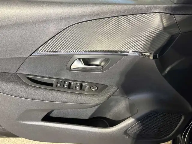 Peugeot 208 view 10