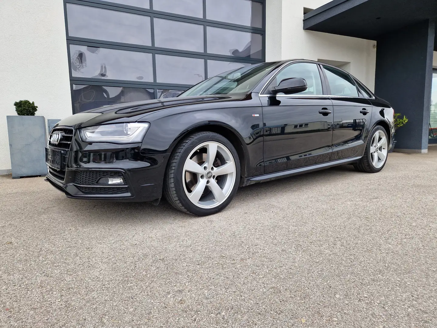 Audi A4 A4 LIMOUSINE*S-LINE*LEDER*AHK*AUT.*SD* Noir - 2