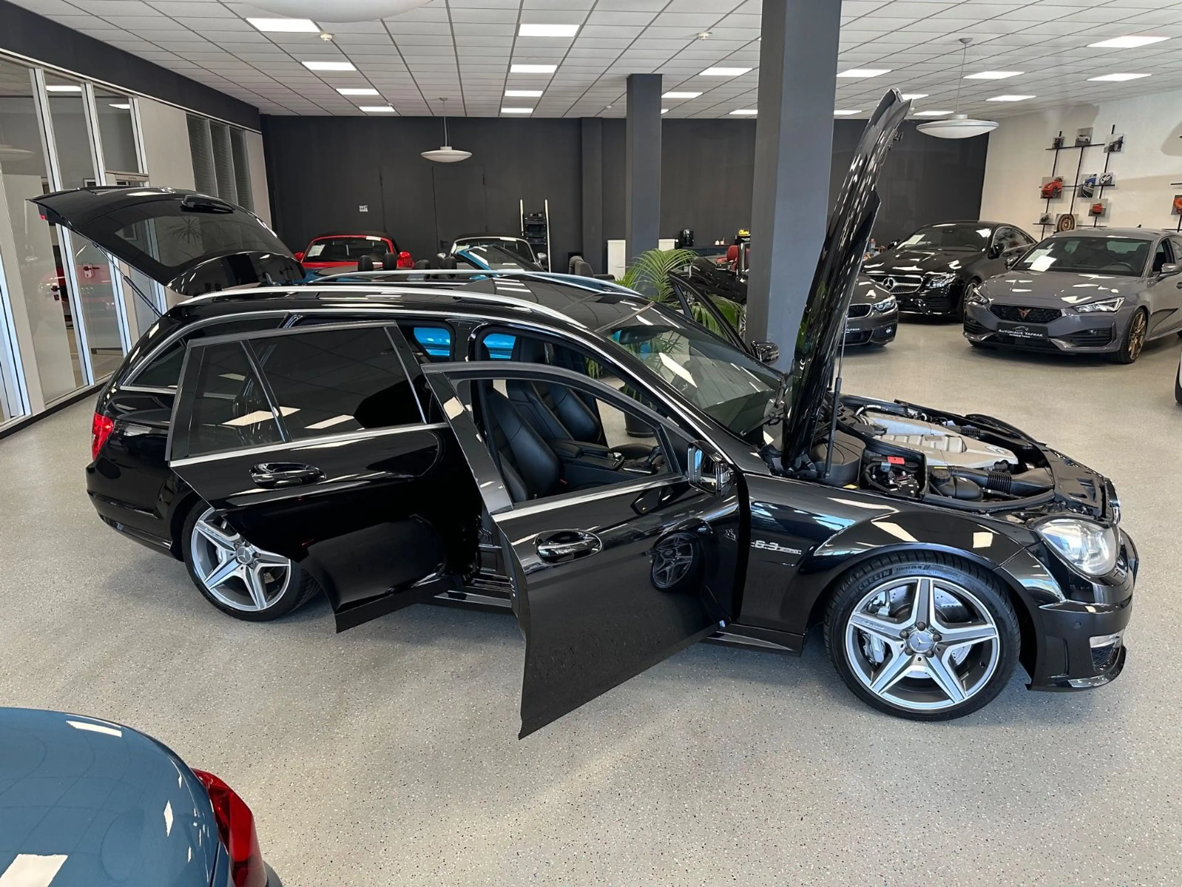 Mercedes-Benz C 63 AMG |MB S.heft|Einmalig|Unfallfrei|Inspek. — photo 3