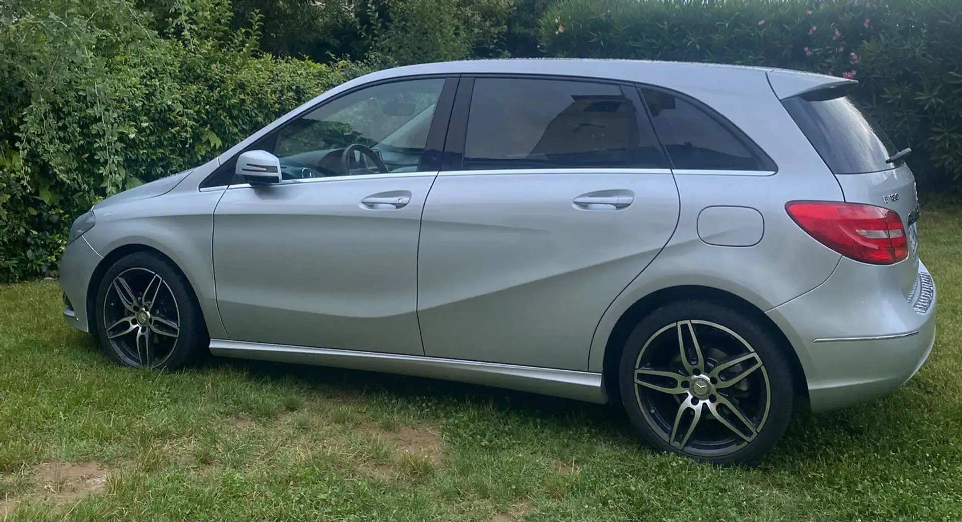 Mercedes-Benz B 180 Premium - 2