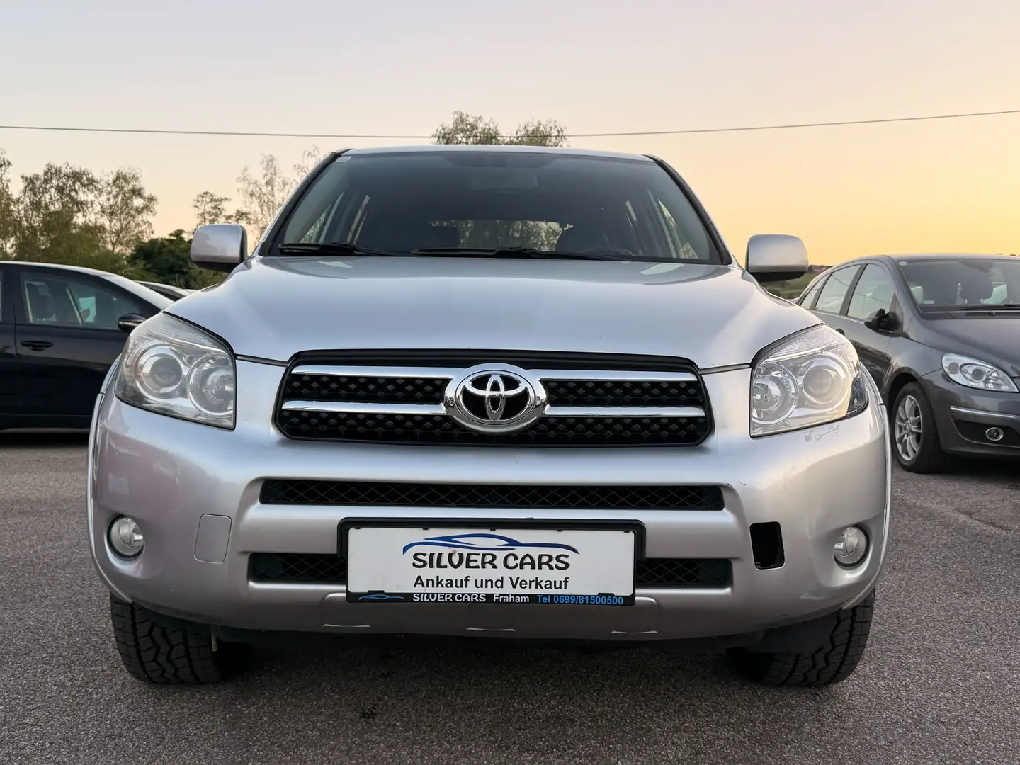 Toyota RAV 4 RAV4 2,2 D-4D 180 4WD Grau - 1