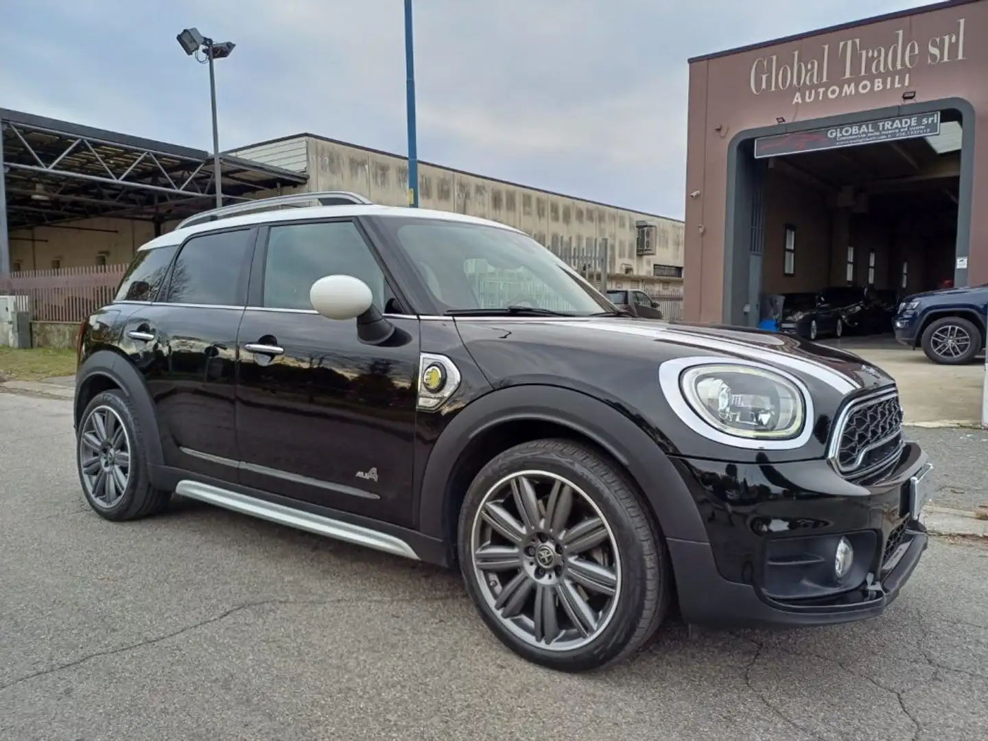 MINI Cooper SE Countryman 1.5 Hype ALL4 Automatica Zwart - 1