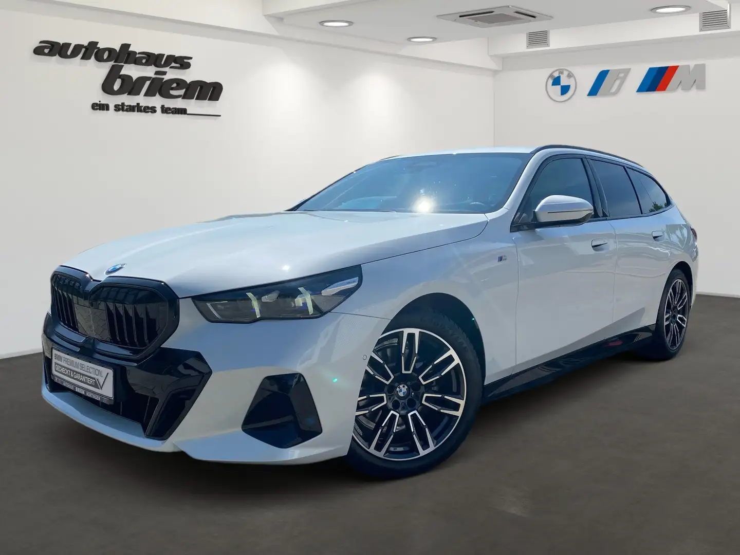BMW 520 d Touring M Sportpaket HK HiFi DAB LED AHK Weiß - 1