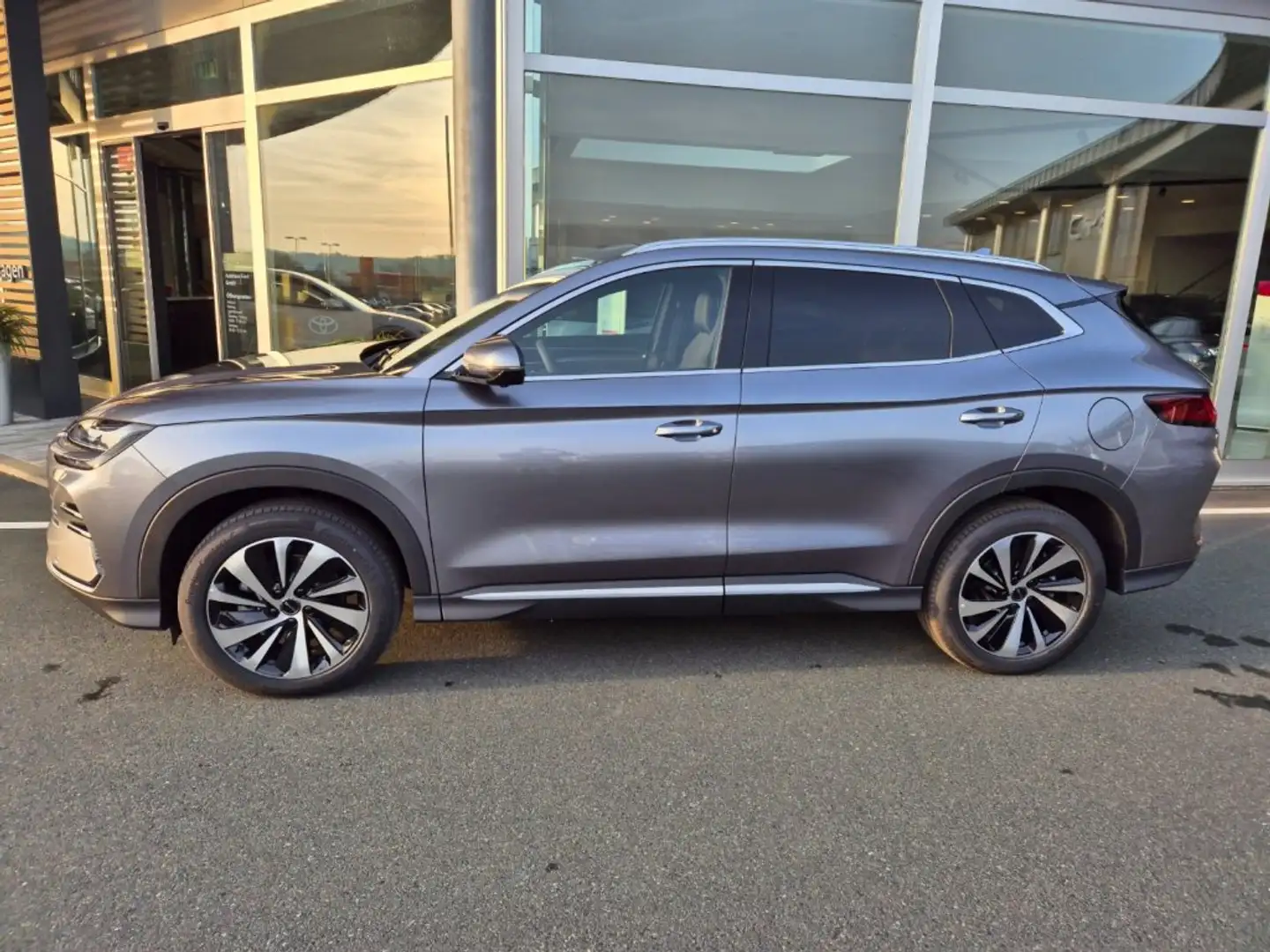 BYD Seal U DM-i Design AWD *BYD Relax Leasing* Gris - 2