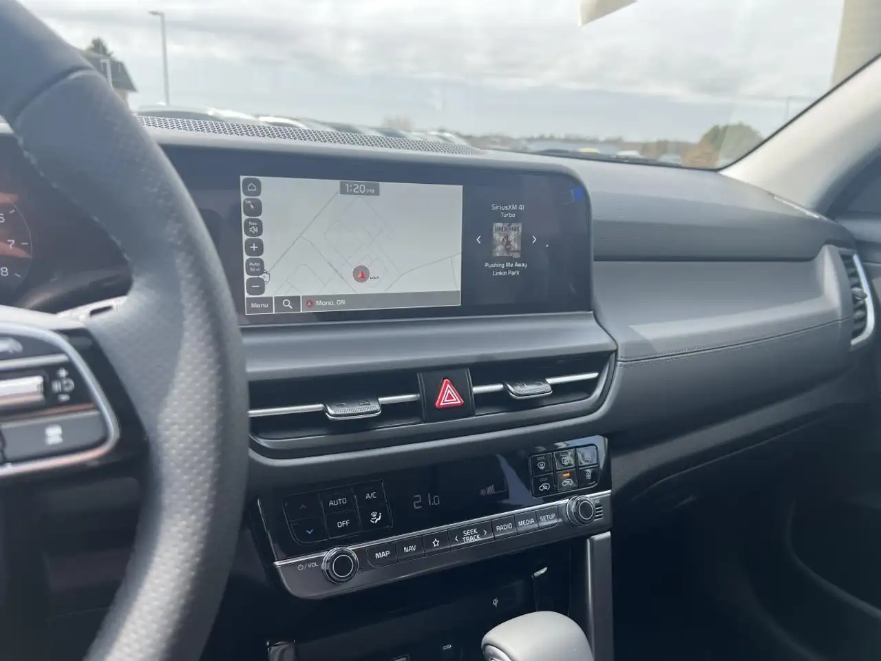 Kia Seltos снимка Kia Seltos