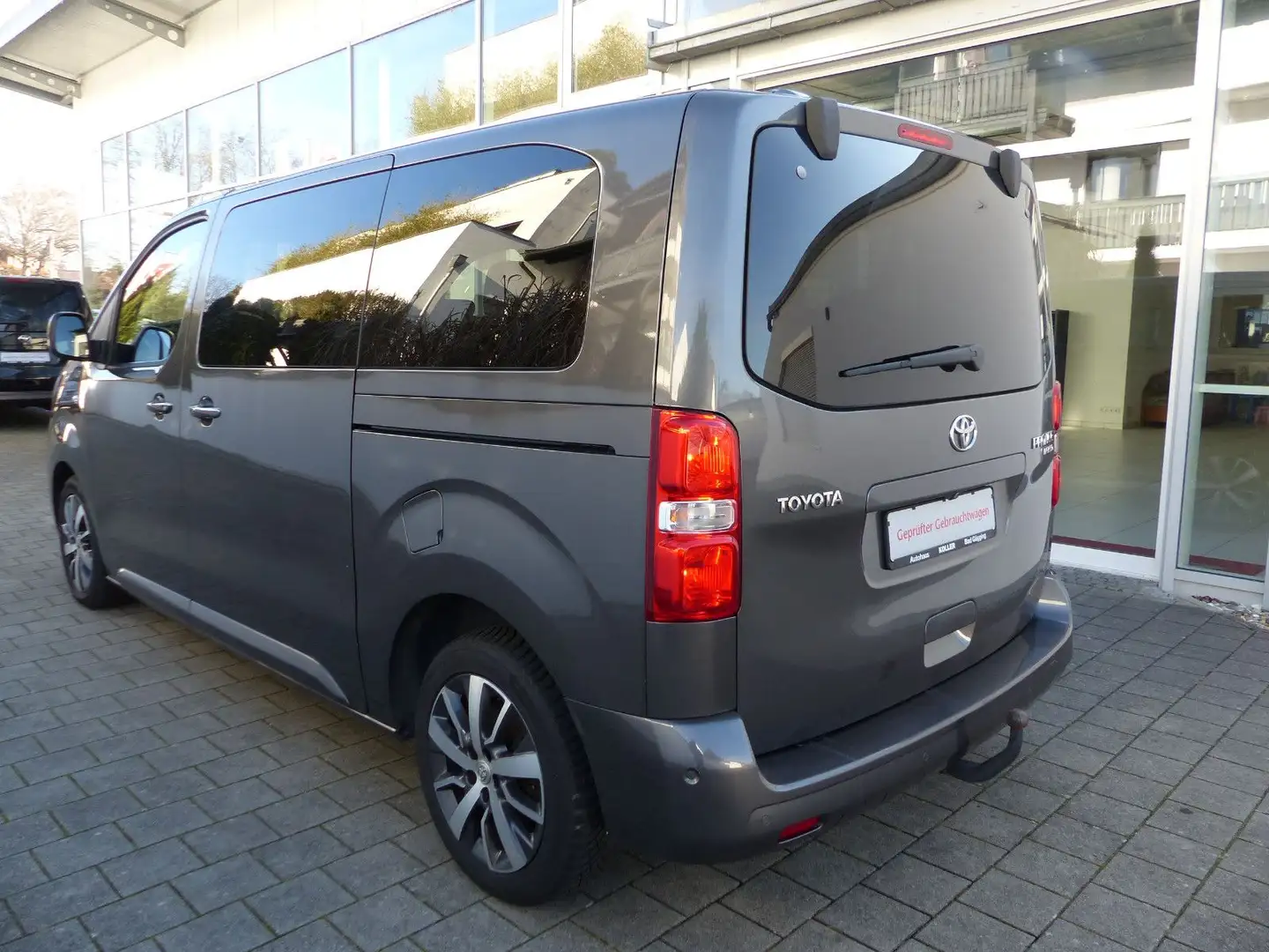 Toyota Proace Verso 2.0D L1 Navi SHZ 8-Sitze AHK HeadUp Grau - 2