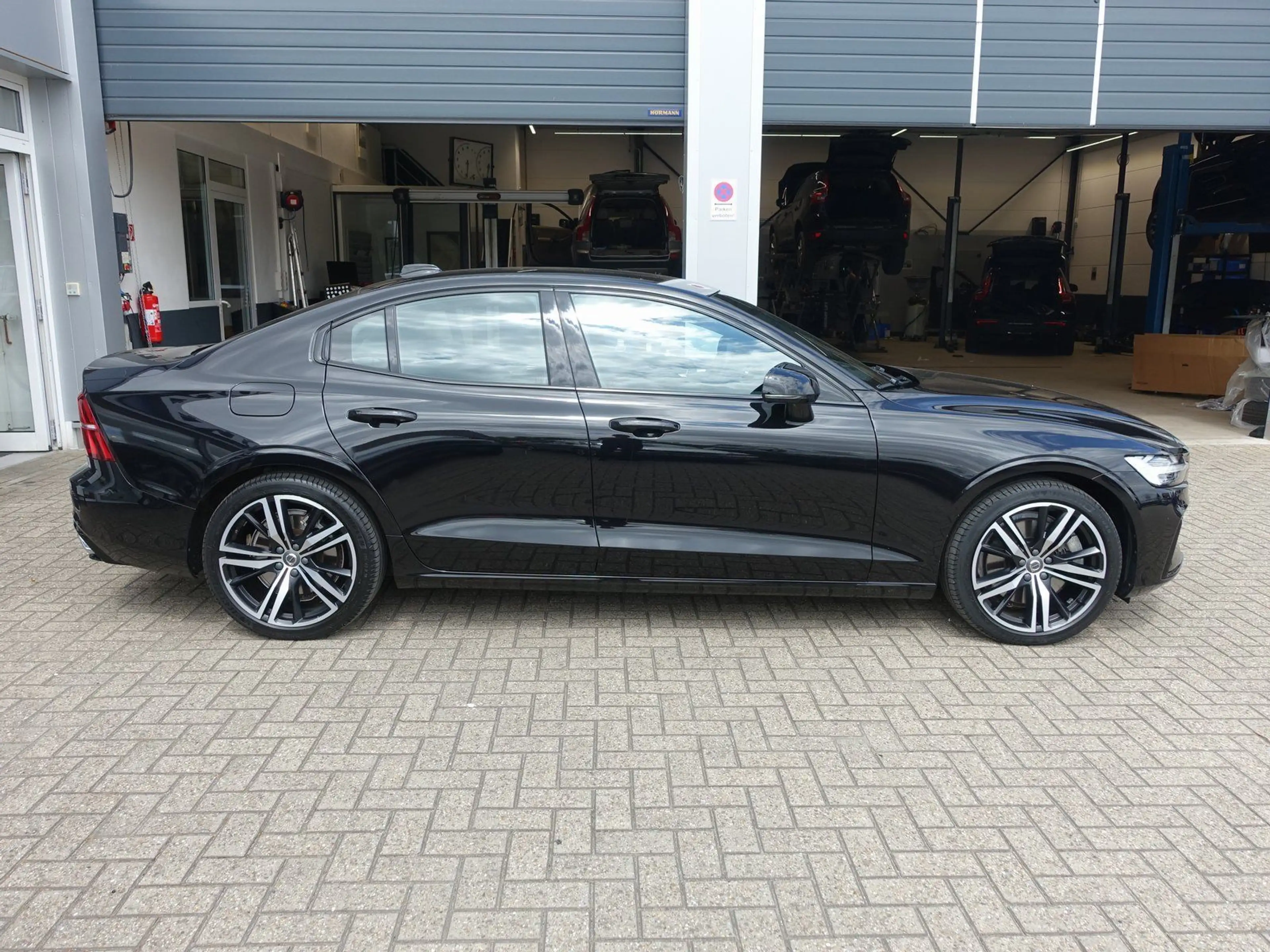 Volvo S60 Recharge R-Design T8 AWD AHK/KAMERA/PILOT — photo 8