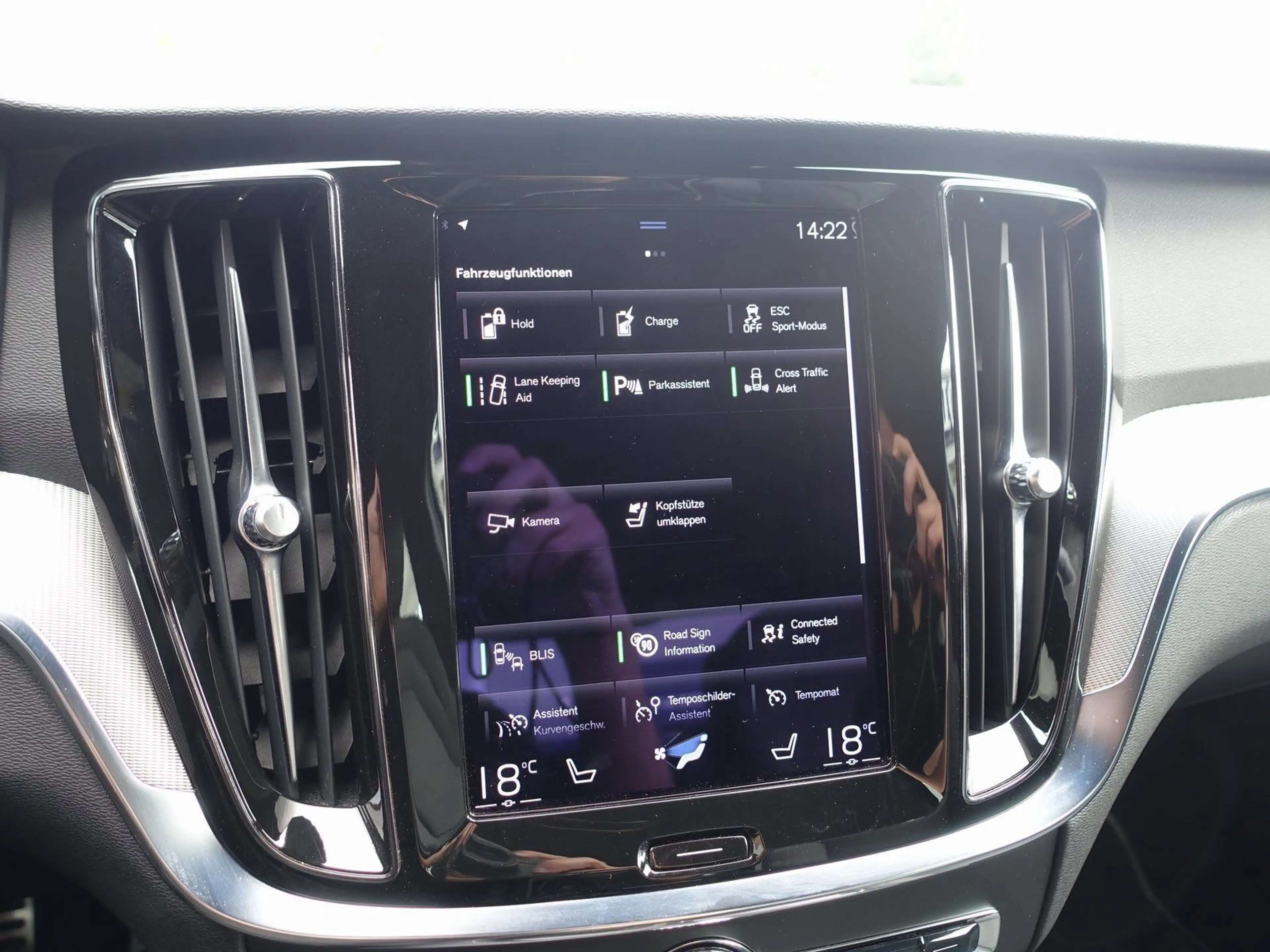 Volvo S60 Recharge R-Design T8 AWD AHK/KAMERA/PILOT — photo 15