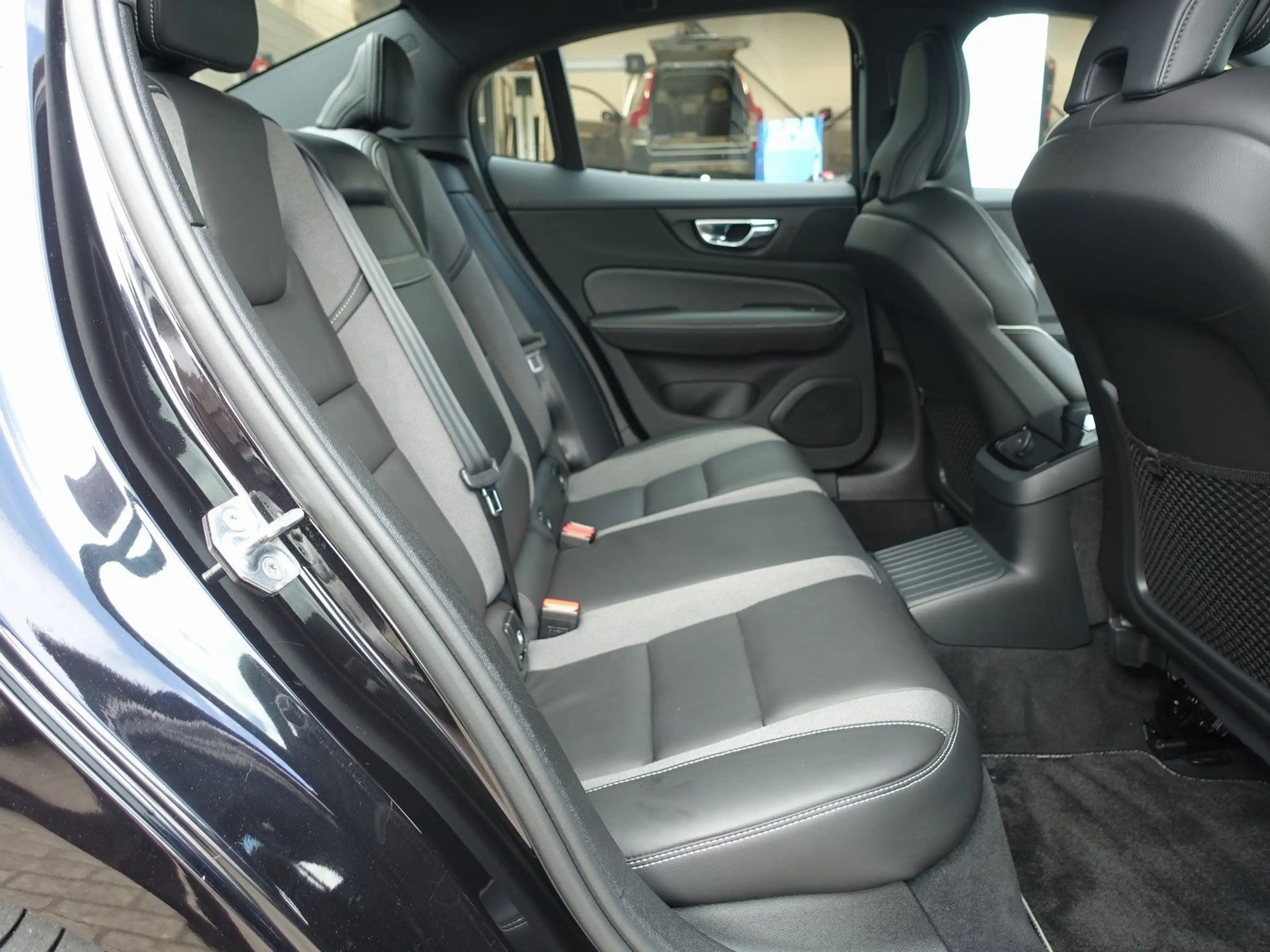 Volvo S60 Recharge R-Design T8 AWD AHK/KAMERA/PILOT — photo 11