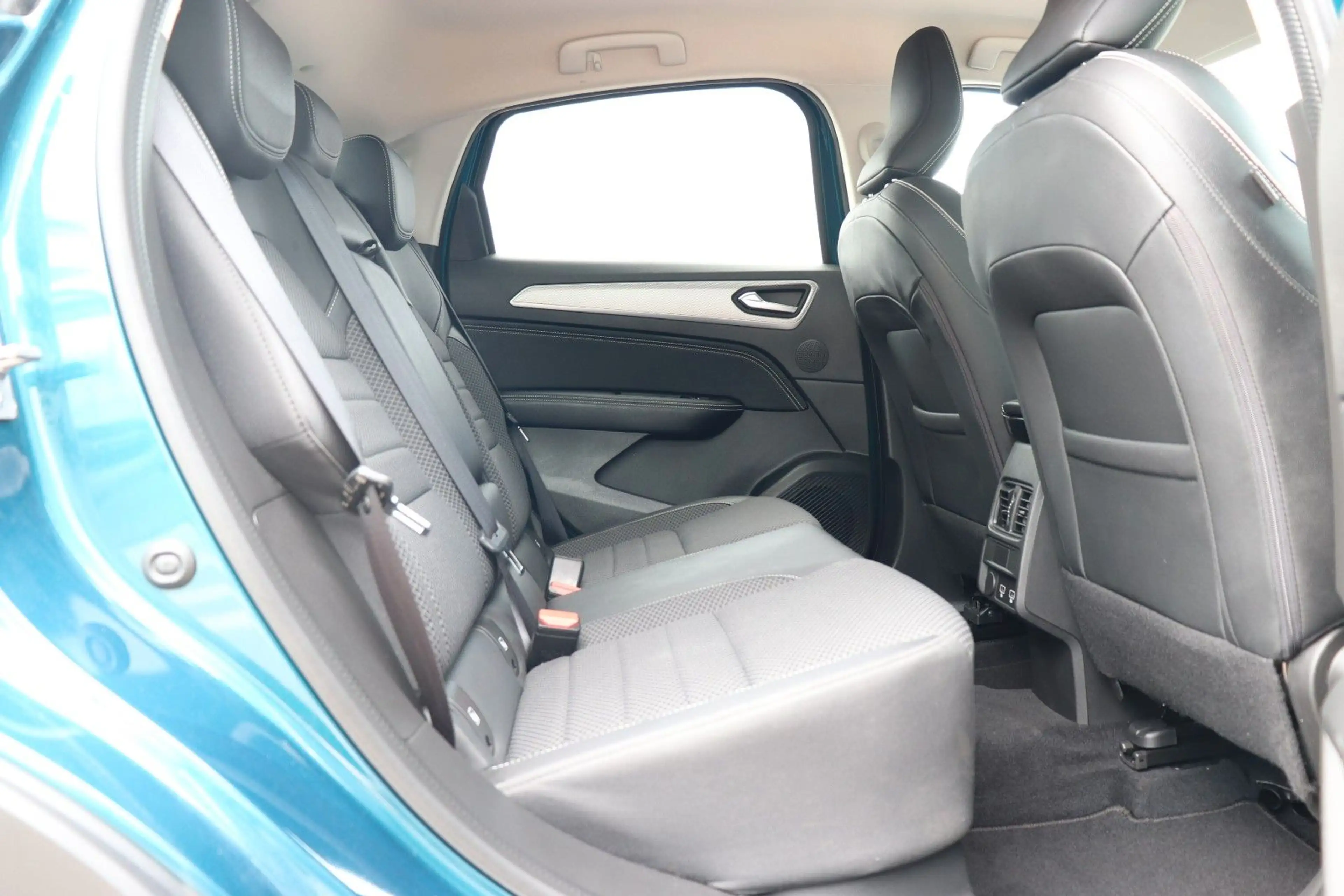 Renault Arkana Intens, AHK, Winterpaket, Navi. — photo 13