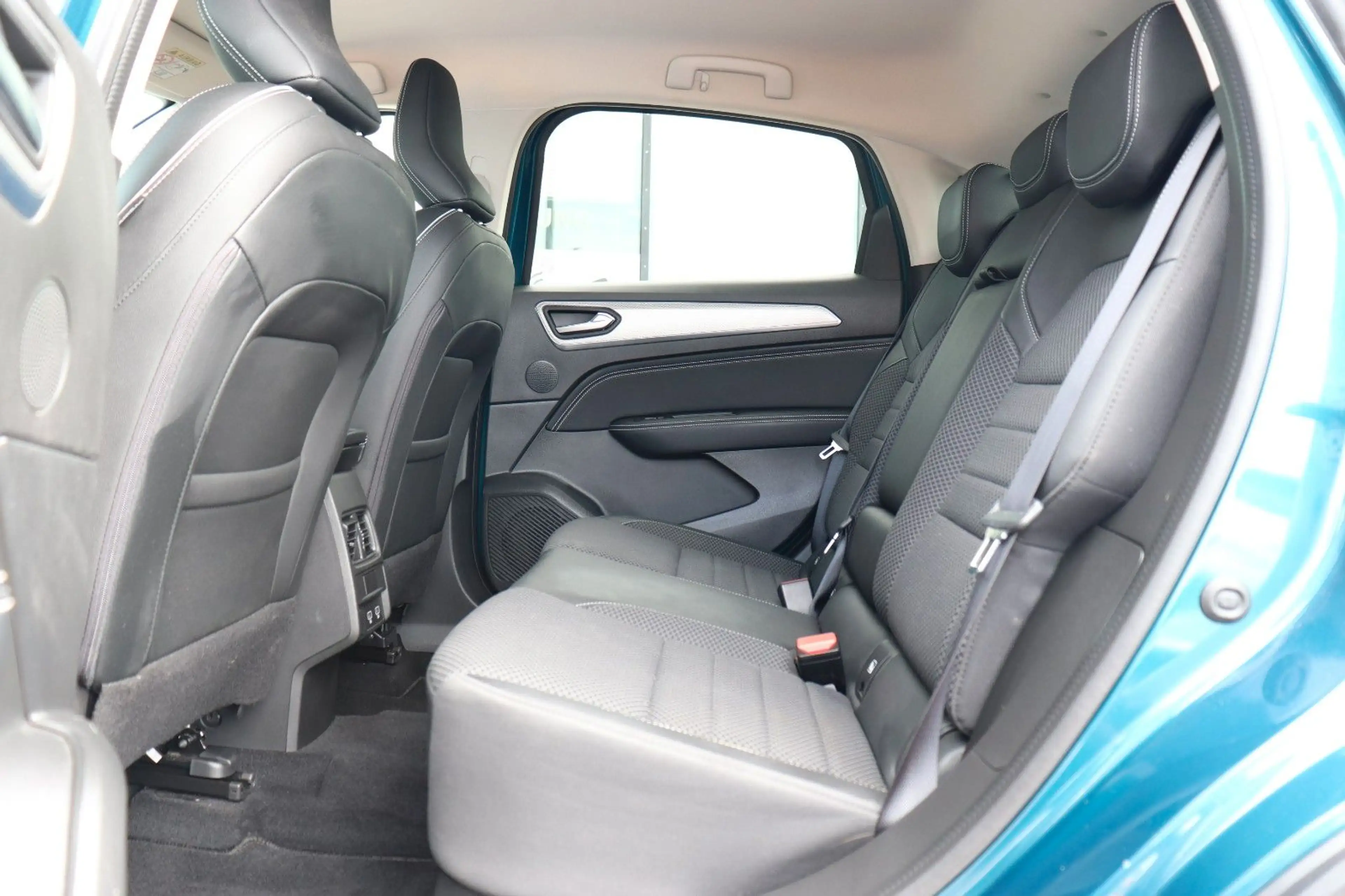Renault Arkana Intens, AHK, Winterpaket, Navi. — photo 11