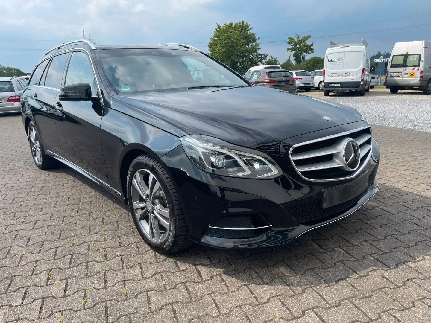 Mercedes-Benz E 200 *LED*ACC*Leder*Totwinkel*Spurhalte*Standhe Schwarz - 1