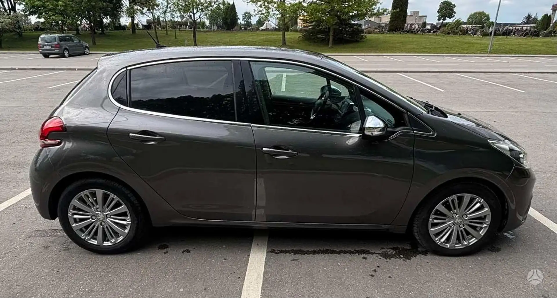 Peugeot 208 Allure - 2