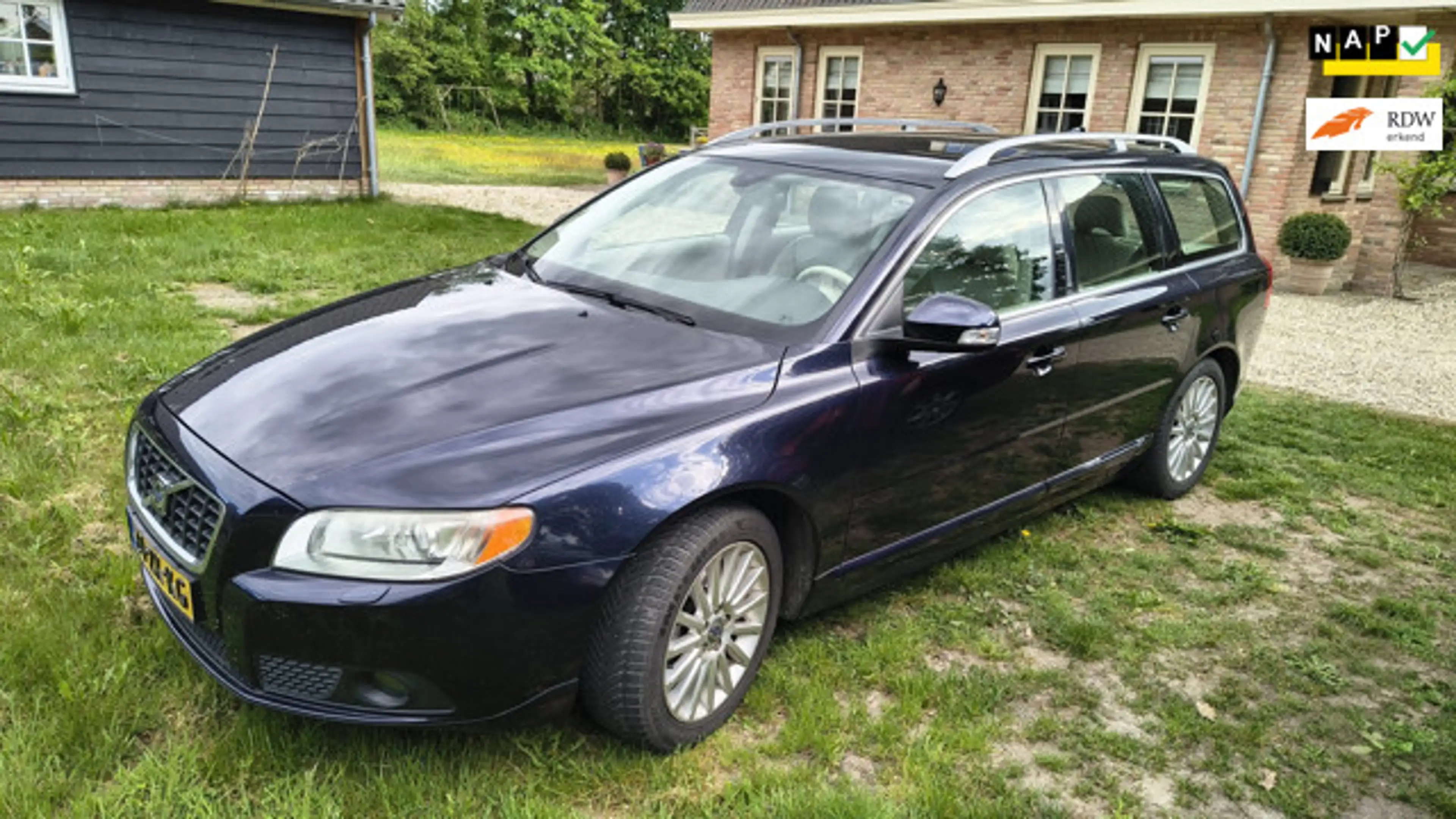 Volvo V70 2.5T Summum 6-speed LPG G3 Donkerblauw Metallic, B