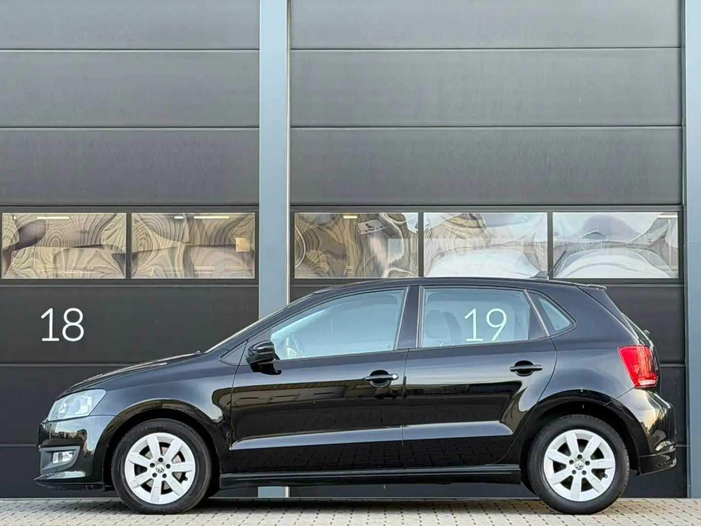Volkswagen Polo 1.2 TDI Bluemotion Zwart - 2