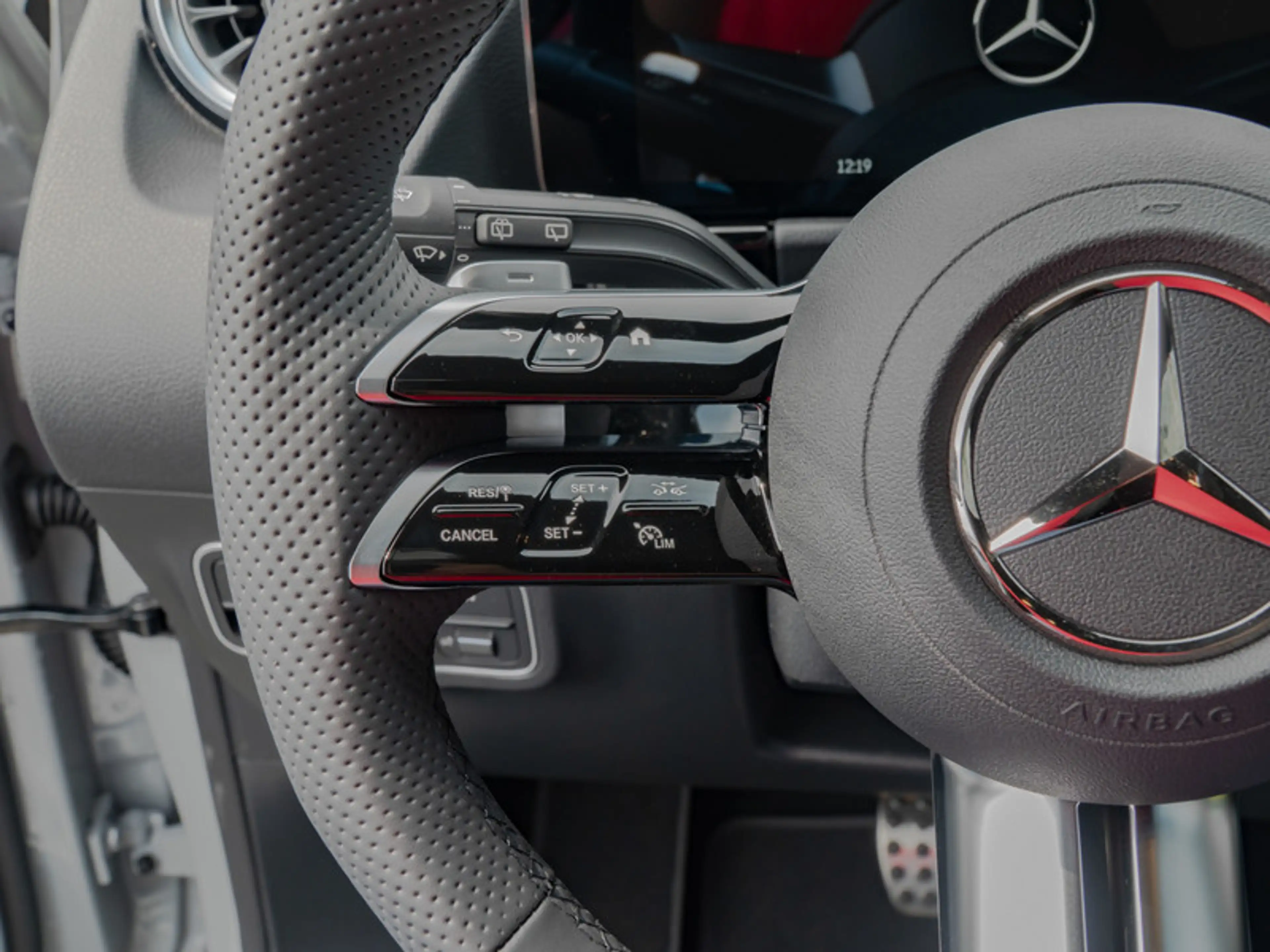 Mercedes-Benz GLA 250 4M AMG-Sport/MLB/Pano/AHK/Night/Sound — photo 15