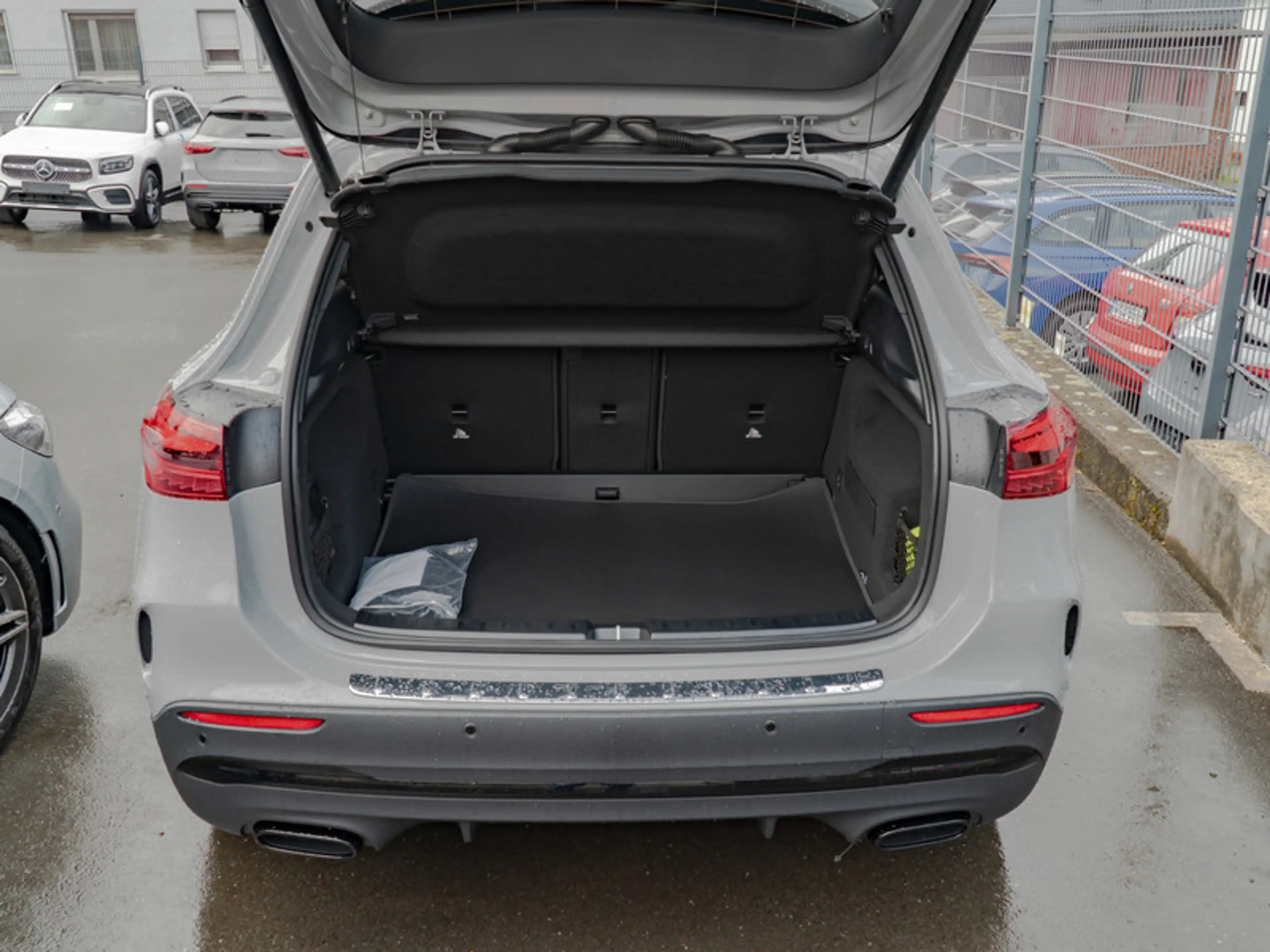 Mercedes-Benz GLA 250 4M AMG-Sport/MLB/Pano/AHK/Night/Sound — photo 6