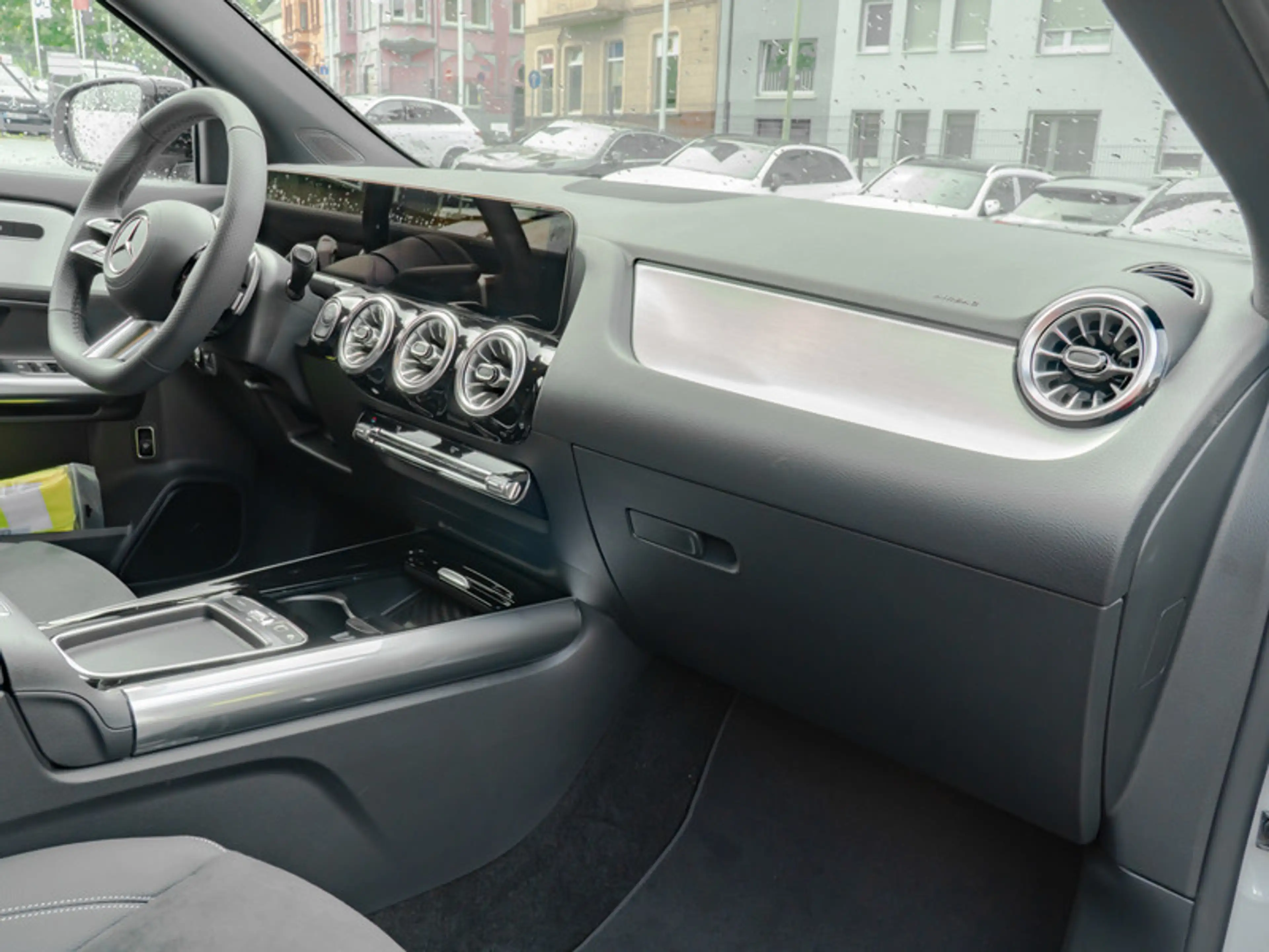Mercedes-Benz GLA 250 4M AMG-Sport/MLB/Pano/AHK/Night/Sound — photo 7