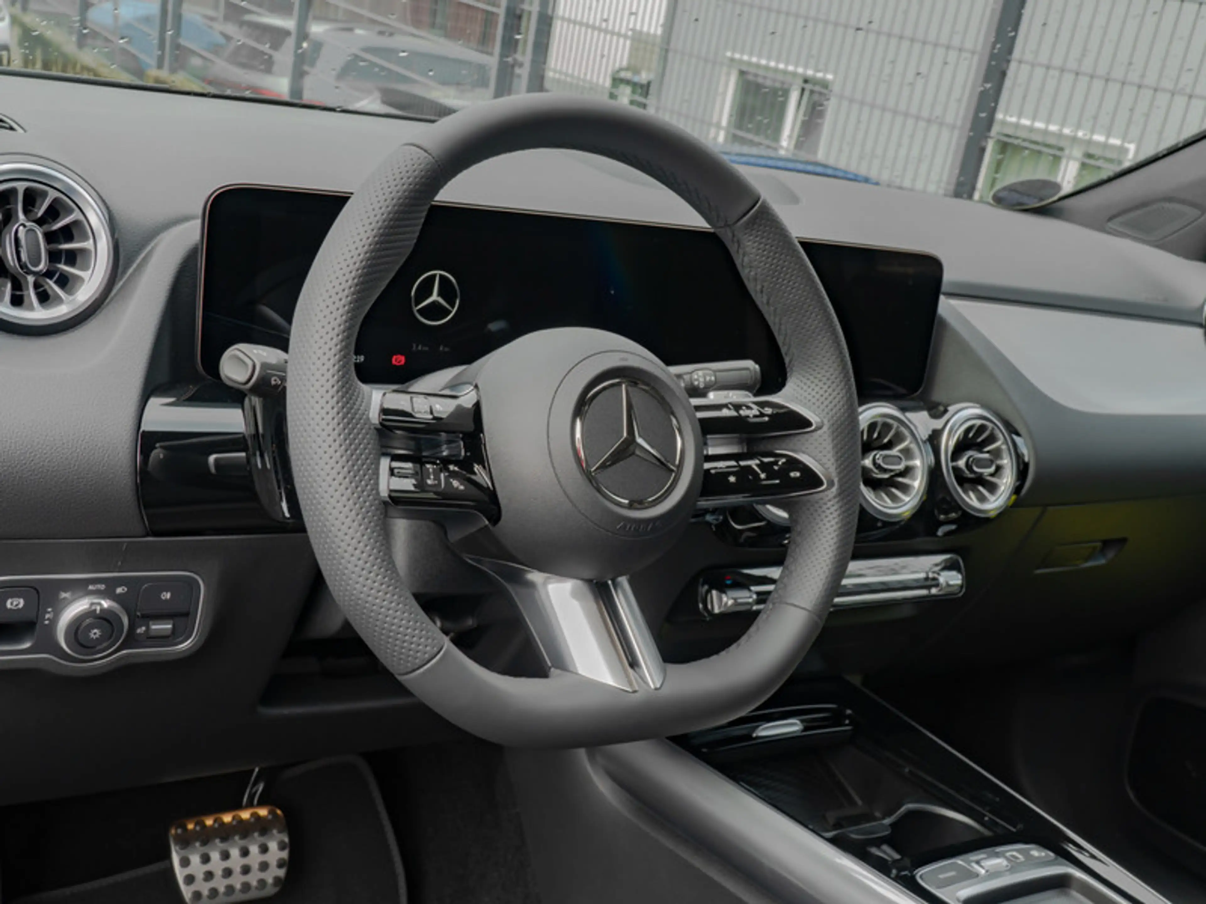 Mercedes-Benz GLA 250 4M AMG-Sport/MLB/Pano/AHK/Night/Sound — photo 11